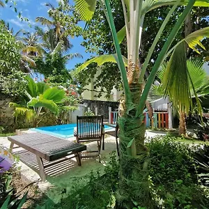 Riviera Eco Travelers Herberg